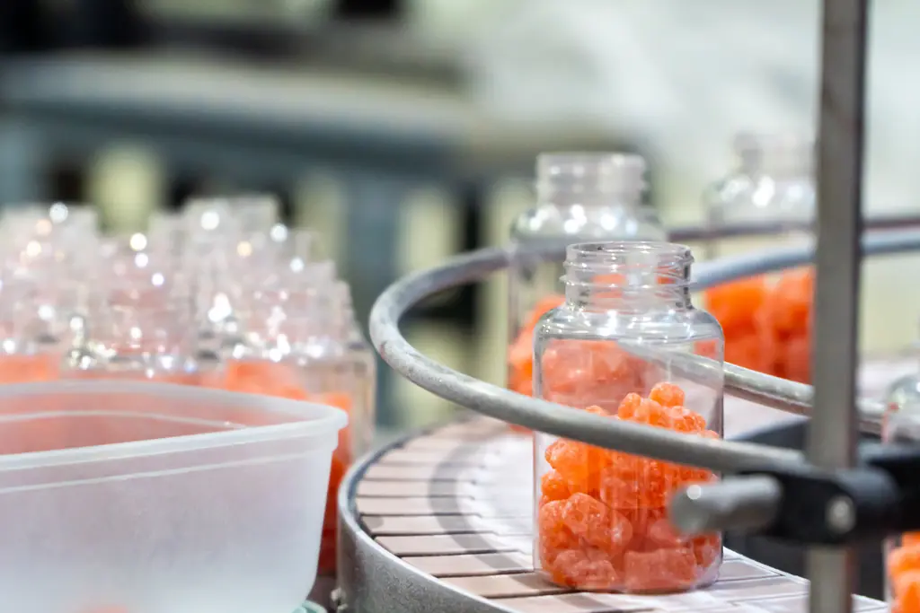 Food packaging line filling jars